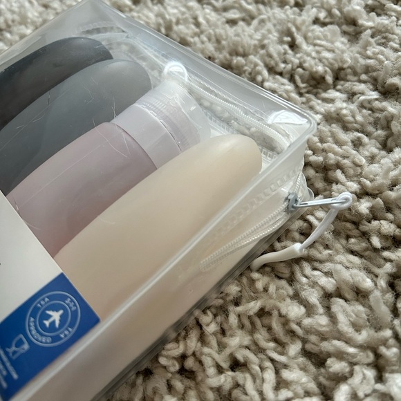 Elle Travel Silicone Bottles Set - Picture 3 of 4